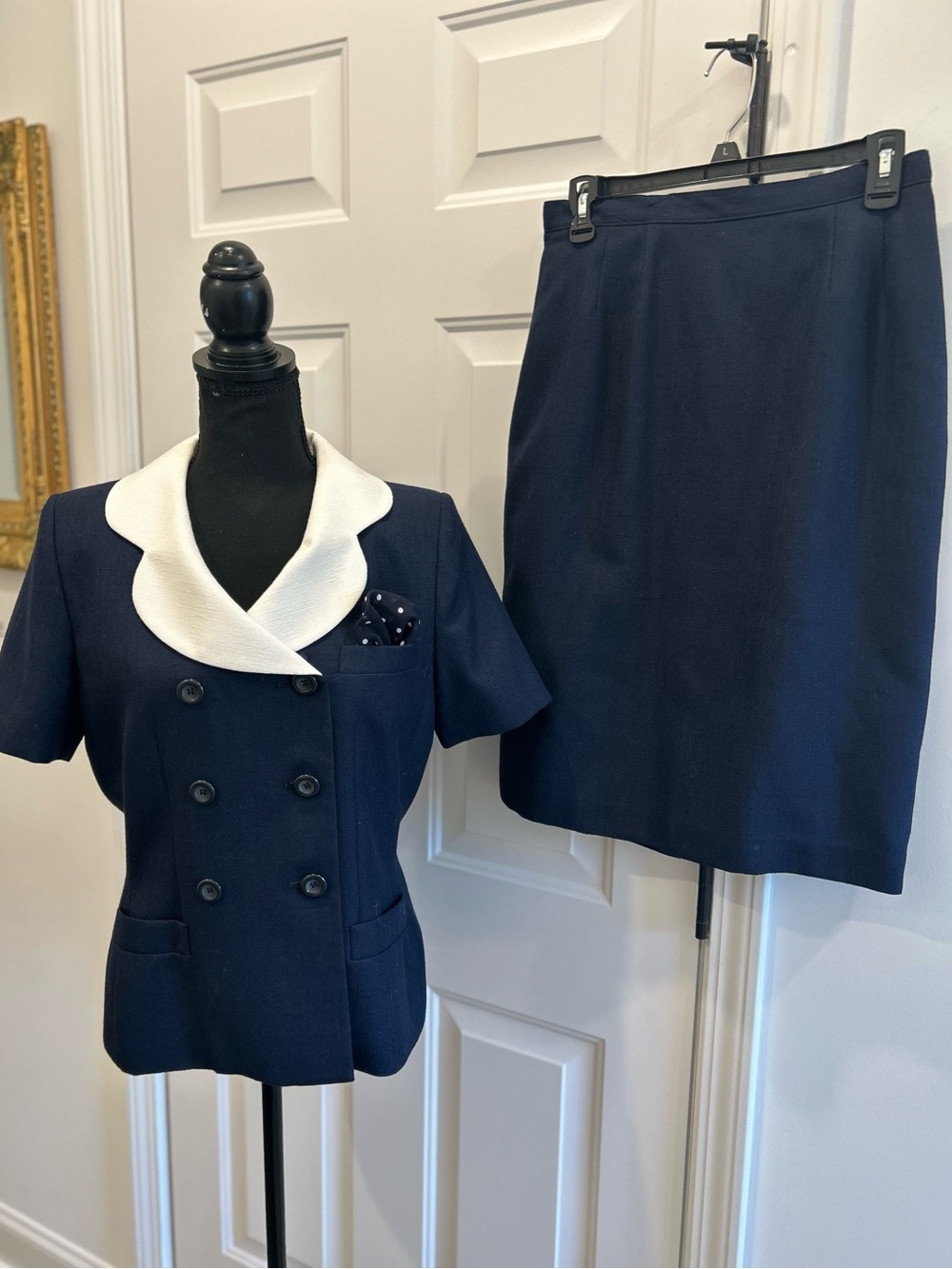 Vintage 1990s Le Suit Navy White 2-Piece Skirt Suit Size 8